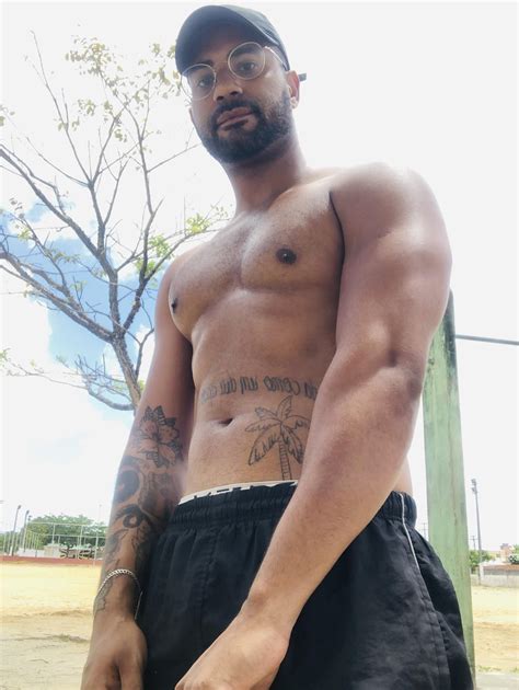 My bf? 6 foot, 198 lbs (90kg) : r/guessmybf