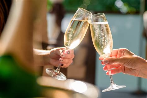 How Long Does Moët Champagne Last Unopened? – Coravin US