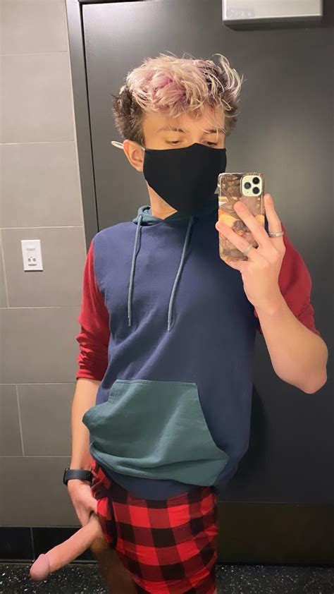 [22] study break on campus : r/BonersInPublic