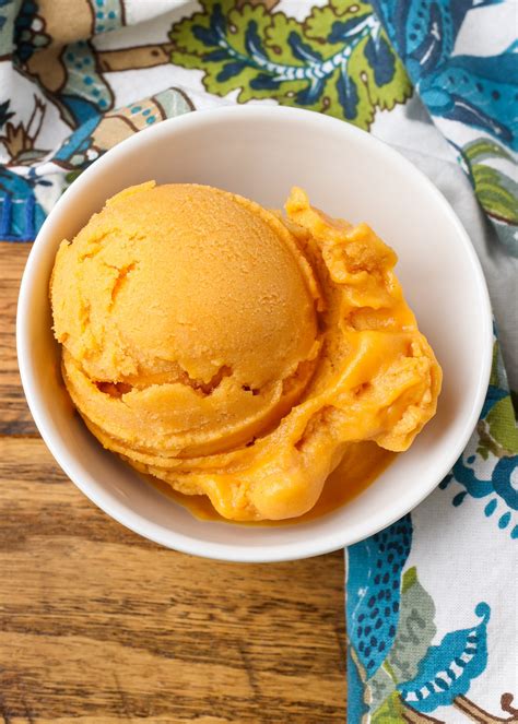 Butterfinger Ice Cream - Barefeet in the Kitchen