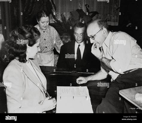 Robert siodmak hi-res stock photography and images - Alamy