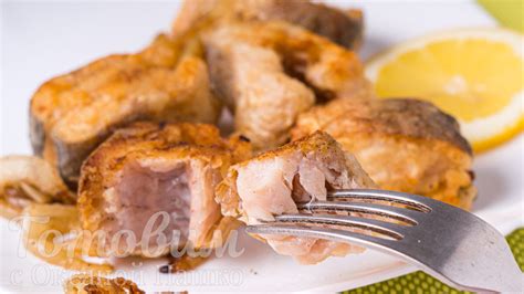 Жареный хек с луком. Секреты приготовления жареной рыбы | Готовим с ...