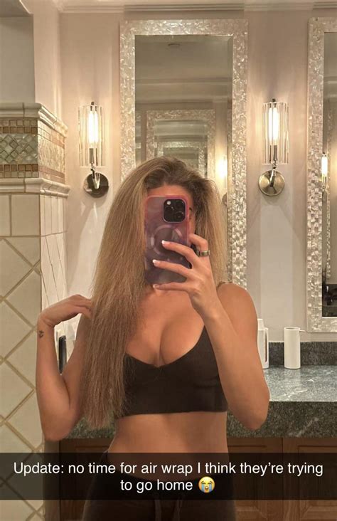 Mirror selfie from Snapchat : r/ChantelJeffries