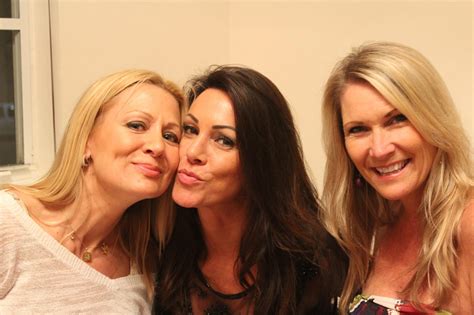 Sexy mom in lingerie looks beautiful – @sexycougarspics on Tumblr