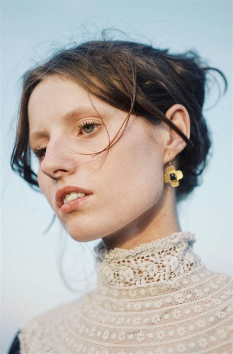 Artist Spotlight: Clara Mann - Hollywood Entertainment News