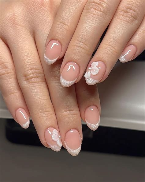 Short French Tip Nails with Flower Design That Are Too Pretty to Miss – FASHION SO SIMPLE ...