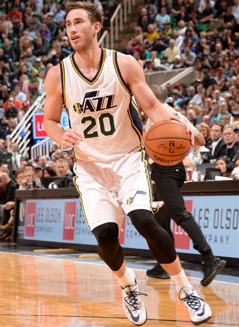 Download Gordon Hayward Jazz 20 Dribble Wallpaper | Wallpapers.com