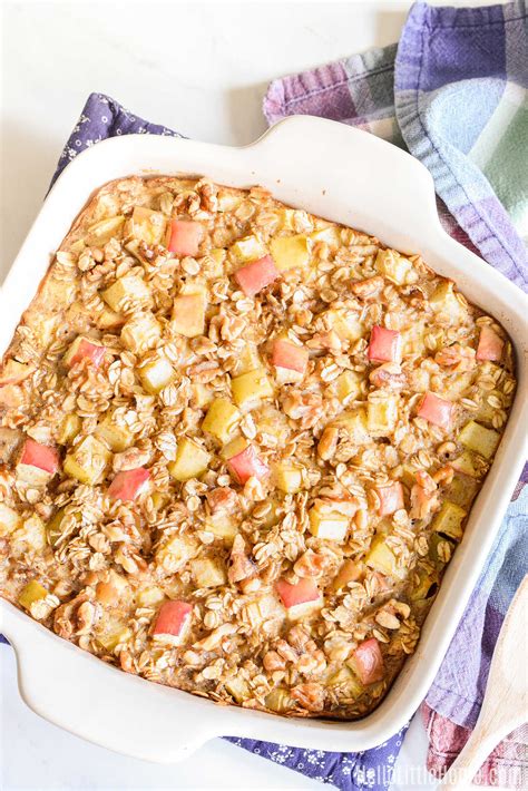 Apple Baked Oatmeal (Easy Recipe)