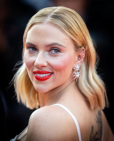 Scarlett Johansson’s Blunt Lob Is the Perfect Summer Style | Vogue