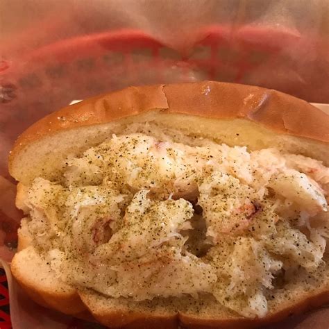 LUKE'S LOBSTER CITY HALL, Chicago - Theater District - Menu, Prices ...