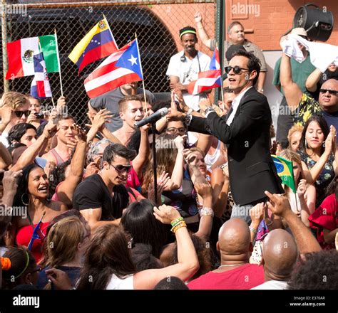 Marc anthony films music video hi-res stock photography and images - Alamy