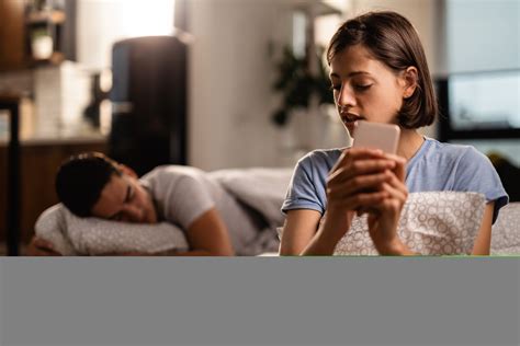 Emotional Vs. Physical Cheating: Which Is Worse? Relationship Experts Weigh In | Herzindagi