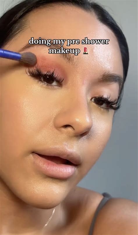 What is the ‘pre-shower makeup’ trend taking over TikTok?: ‘Unhinged ...