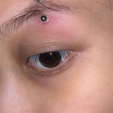 eyebrow piercing infected pleaseeee help : r/piercing