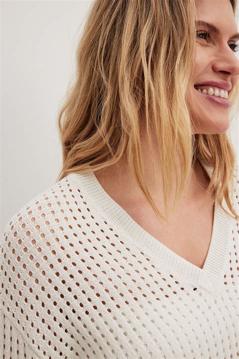 Hole Knitted Deep V-Neck Sweater Offwhite | NA-KD
