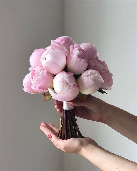 @wedding.pages: “Choose your one and only bouquet💘 Save & comment below ...