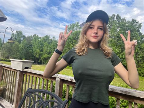 Zoe Moore - Modelo - ColorMusic