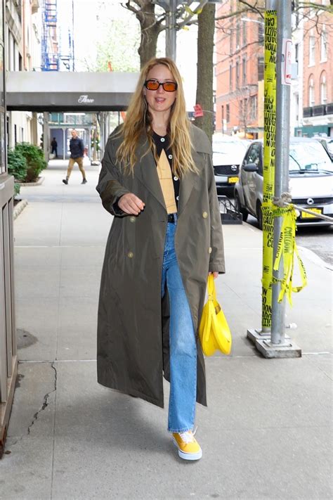 Jennifer Lawrence Cute, Edgy and Sexy Celebrity Street Style - Celeblr