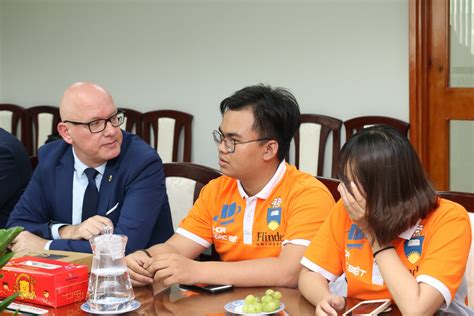 TẠI SAO HÀNG NGÀN SINH VIÊN CHỌN KHOA ĐÀO TẠO ĐẶC BIỆT? - Trường Đại Học Mở TP. Hồ Chí Minh ...