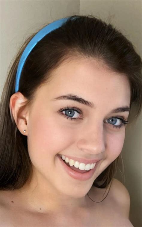 Raye Roze | Scrolller