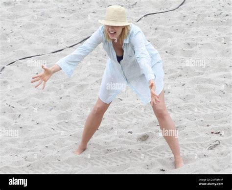 Actress Jenna Elfman has a great time on the set of "Friends with Benefits" shooting on location ...