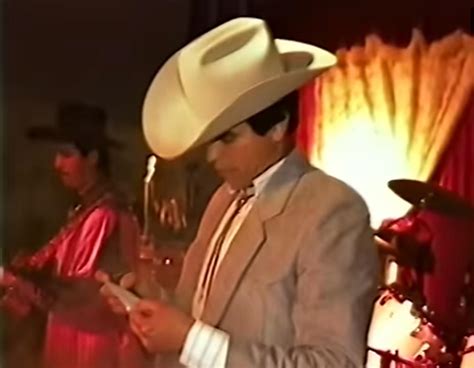 Chalino Sánchez, receiving a note with his death date by a cartel ...