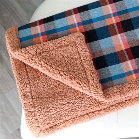 How to make a sherpa fleece blanket diy with flannel video – Artofit