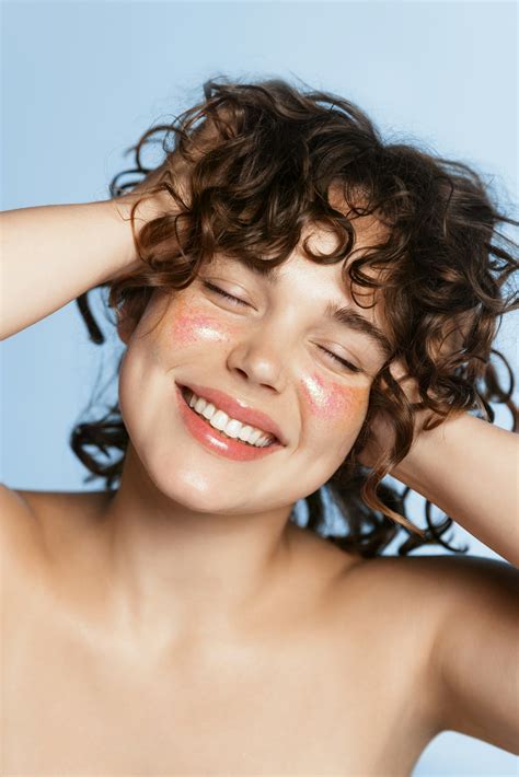 How To Apply Self-Tanner To Your Face Without Looking Orange