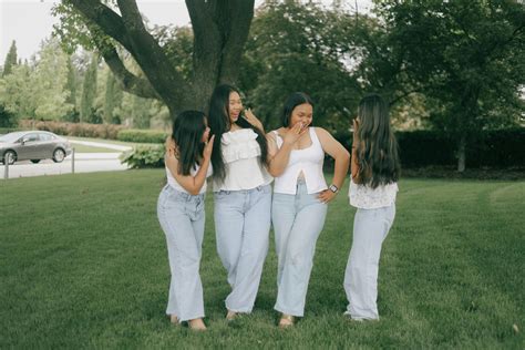 Large+Breasted+Women+In+Bikinis Photos, Download The BEST Free Large ...