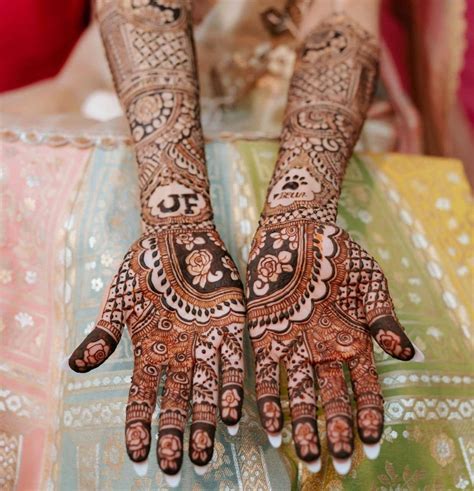 Floral Mehendi Designs for the Indian Bride