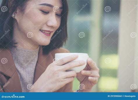 Close Up Hands of Businesswoman Love Drinking Hot Coffee. Woman Hand ...