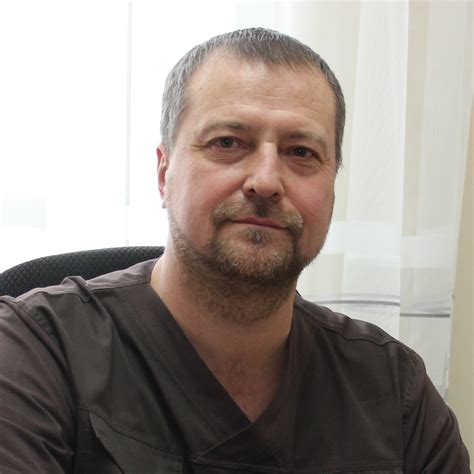 Булгаков Виталий Николаевич - врач-нейрохирург. Платные услуги НГКБ №29 ...
