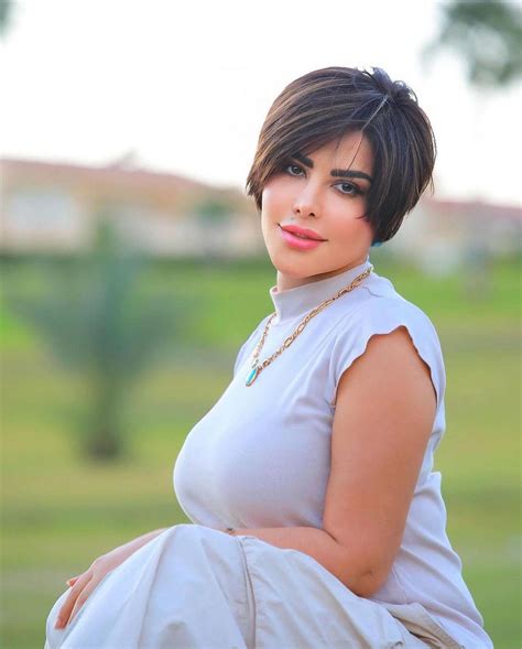 Short-hair busty babe (ABB) : r/ArabBustyBabes