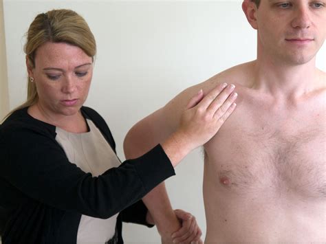 Shoulder Examination — Medistudents