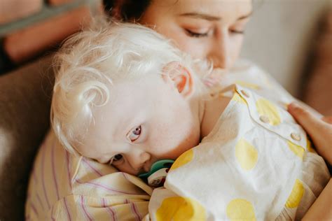 Your Baby Wakes Up Screaming? Here's Why and What to Do