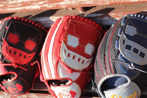 Custom A2000 Japanese Baseball Gloves - Major League Quality