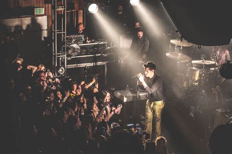 Harry Styles Emulates Folk-Rock Heroes at Los Angeles Gig