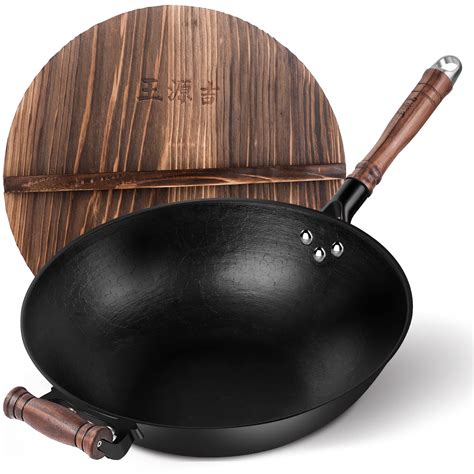 Le Creuset Wok: The 10 Best Options on the Market - Cookware Insider