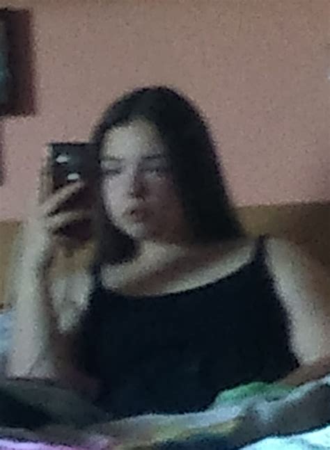 fake snap girl, pfp in 2022 | Snap girls, T shirts for women, Snapchat