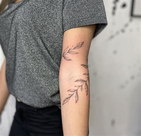 Dainty Arm Tattoo Wrap - Holiday Wrapping Inspiration