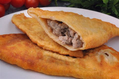 ≡ Чебуреки: традиційний кримськотатарський рецепт // Myastoriya.com.ua