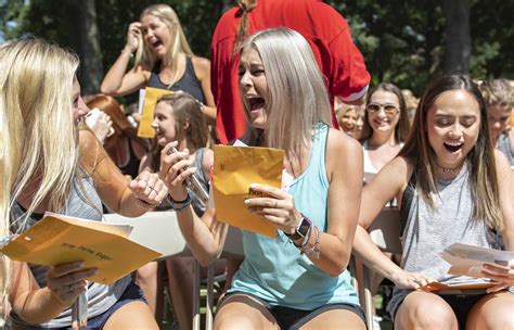 Gallery: Panhellenic Recruitment Hosts 2018 Bid Day - The Daily ...