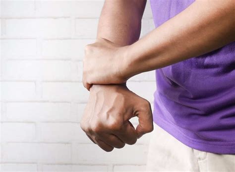Recognize The Signs: Broken Or Bruised Knuckle Symptoms & Treatments