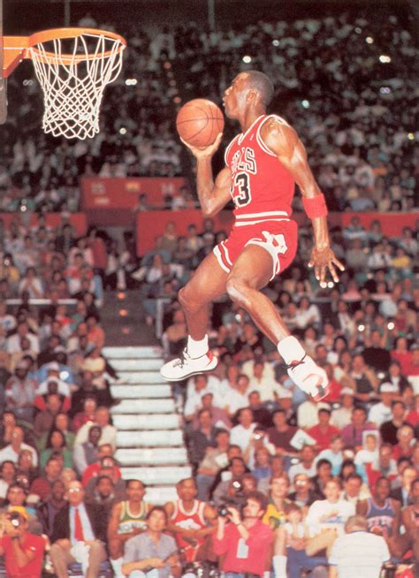 Download Michael Jordan in midair during a gravity-defying dunk ...