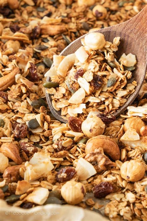 Easy Homemade Granola Recipe - The Soccer Mom Blog