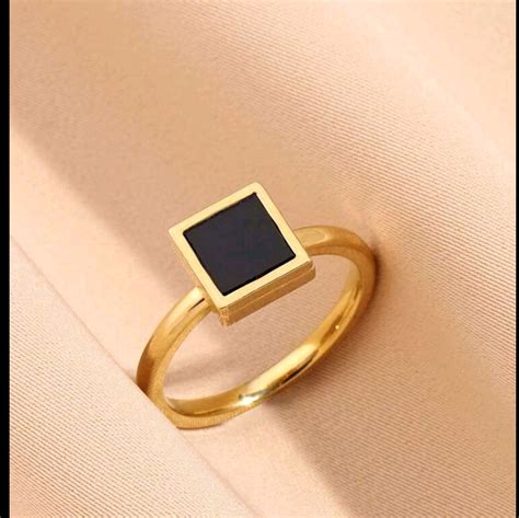Square Black and Gold Ring – 1122