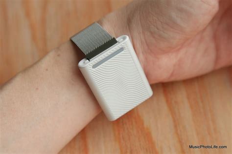 Embr Wave Review: Bracelet That Sets Your Personal Temperature