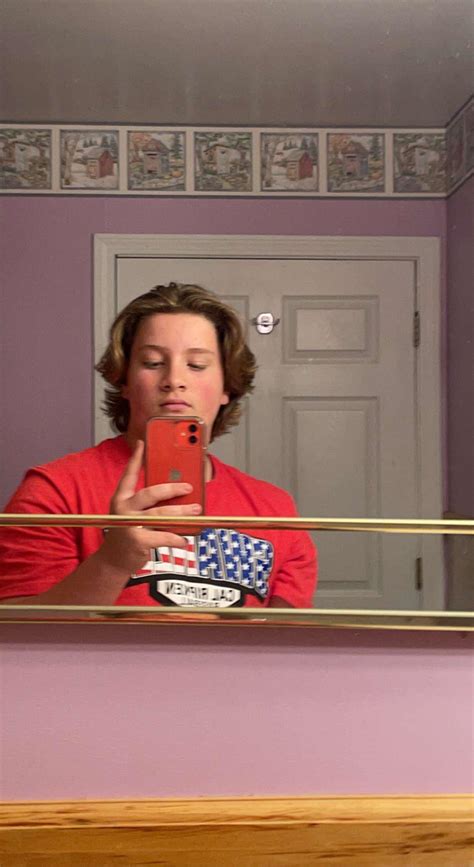 18 looking for some people to talk dirty and send me nudes : r/GaybrosGoneWild