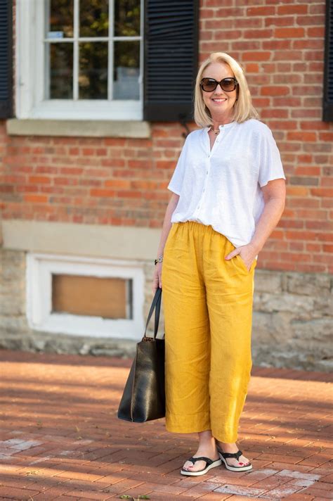 Relaxed Linen Outfit for Summer | Linen pants outfit, Linen pants women ...