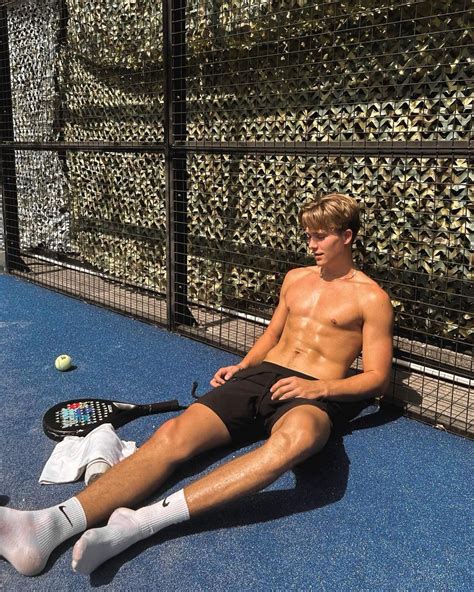 Oliver Brynnum – @brysmaleidols on Tumblr